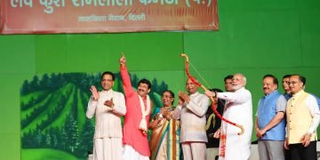 ಶರನ್ನವರಾತ್ರಿ ಸಂಪನ್ನ: ರಾವಣನನ್ನು ದಹಿಸಿದ ಪ್ರಧಾನಿ ಮೋದಿ