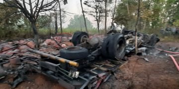 ಚಲಿಸುತ್ತಿದ್ದ ಲಾರಿಯಲ್ಲಿ ಸಿಲಿಂಡರ್ ಸ್ಫೋಟ: ಚಾಲಕ ಸಜೀವ ದಹನ