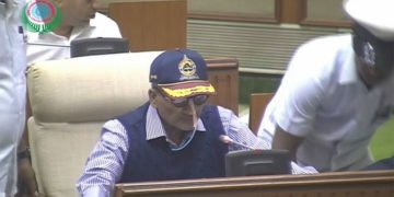 ಮೂಗಿಗೆ ಪೈಪ್ ಹಾಕಿಕೊಂಡೇ ಬಜೆಟ್ ಮಂಡಿಸಿದ ಮನೋಹರ್ ಪರಿಕ್ಕರ್