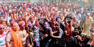 ಹೋಳಿ ಓಕುಳಿಯಲ್ಲಿ ಮಿಂದೆದ್ದ ಶಿಕಾರಿಪುರ: ಕಾಮದಹನ ಹೇಗಿತ್ತು ನೋಡಿ