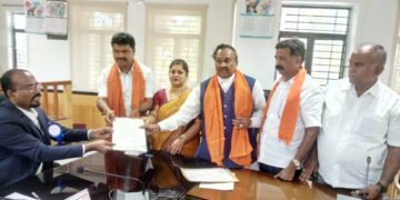 ಭಾರೀ ಜನಸಾಗರ, ಜೈಕಾರದ ನಡುವೆ ರಾಘವೇಂದ್ರ ನಾಮಪತ್ರ ಸಲ್ಲಿಕೆ