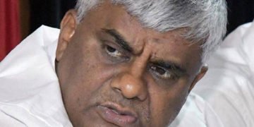 ಹಾಸನ: ರೇವಣ್ಣ ಆಪ್ತರಿಗೂ ಐಟಿ ಅಧಿಕಾರಿಗಳ ಶಾಕ್