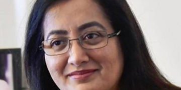 ಸಿಎಂ ಕುಮಾರಸ್ವಾಮಿ ವಿರುದ್ಧ ಆಯೋಗಕ್ಕೆ ಸುಮಲತಾ ದೂರು