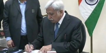 EC to announce Lok Sabha poll schedule at 5 pm on Sunday