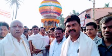 ಜನಸಾಗರದ ನಡುವೆ ಶಿಕಾರಿಪುರ ಹುಚ್ಚುರಾಯಸ್ವಾಮಿಯ ವೈಭವದ ರಥೋತ್ಸವ