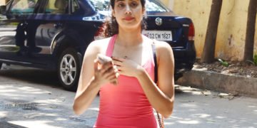 ಪಿಂಕ್ ಬ್ಯೂಟಿ ಆಗಿ ಜಿಮ್’ಗೆ ಹೊರಟ ಬಾಲಿವುಡ್ ಹಾಟ್ ಜಾನ್ಹವಿ ಕಪೂರ್ ಮಾದಕ ನೋಟ