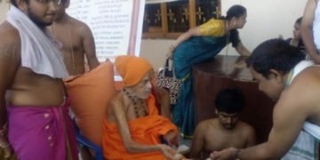 ಹೊಸಪೇಟೆ: ಯತಿಕುಲ ಚಕ್ರವರ್ತಿ ಪೇಜಾವರ ಶ್ರೀಗಳಿಂದ ಕೃಷ್ಣನಿಗೆ ಲಕ್ಷ ತುಳಸಿ ಅರ್ಚನೆ