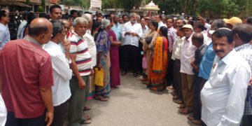 ಭದ್ರಾವತಿ: ಎಂಪಿಎಂ ಕಾರ್ಮಿಕ ಕುಟುಂಬ ಸದಸ್ಯರ ಪ್ರತಿಭಟನೆ ಸ್ಥಳಕ್ಕೆ ಮಾಜಿ ಶಾಸಕ ಅಪ್ಪಾಜಿ