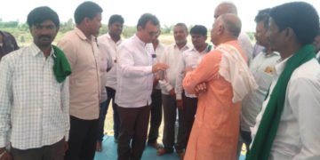 ಅಥಣಿ: ನೀರಿಗಾಗಿ ನಡೆಯುತ್ತಿರುವ ಹೋರಾಟಕ್ಕೆ ಮಠಾಧೀಶರ ಬೆಂಬಲ