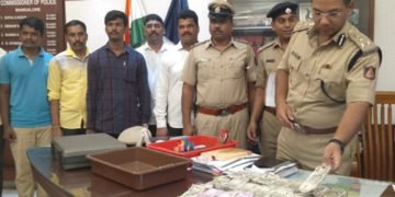 ಮಂಗಳೂರು: ದಾಖಲೆಯಿಲ್ಲದೇ ಬಸ್’ನಲ್ಲಿ ಸಾಗಿಸುತ್ತಿದ್ದ 1 ಕೋಟಿ ರೂ. ಹಣ ವಶ