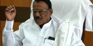 ಚಿತ್ರದುರ್ಗ: ತಪ್ಪು ವರದಿ ಕೊಟ್ಟ ಅಧಿಕಾರಿಗಳ ಬೆವರಿಳಿಸಿದ ಸಚಿವ ವೆಂಕಟರಮಣಪ್ಪ