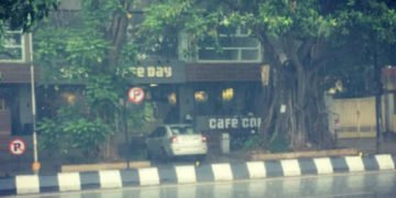 ಉದ್ಯಾನ ನಗರಿ ಬೆಂಗಳೂರಿನಲ್ಲಿ ಭಾರೀ ಮಳೆ: ವಾಹನ ಸವಾರರ ಪರದಾಟ