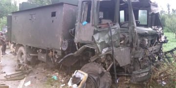 ಪುಲ್ವಾಮಾದಲ್ಲಿ ಸೇನಾ ಕಾನ್ವೆ ಮೇಲೆ ಐಇಡಿ ಸ್ಫೋಟ: ವೀರಸ್ವರ್ಗ ಸೇರಿದ ಇಬ್ಬರು ಯೋಧರು