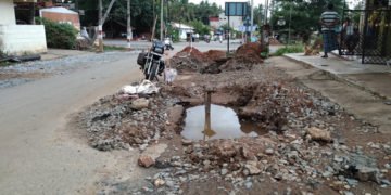 ಭದ್ರಾವತಿ ರಸ್ತೆ ಕಾಮಗಾರಿ ವಿಳಂಬ, ವಾಹನಗಳ ಸಂಚಾರಕ್ಕೆ ಅಡಚಣೆ: ಗ್ರಾಮಸ್ಥರ ಆಕ್ರೋಶ