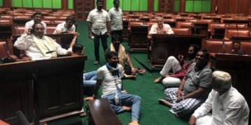 ಸ್ಪೀಕರ್ ವಿಳಂಬ ನೀತಿ ವಿರೋಧಿಸಿ ಸದನದಲ್ಲಿ ಬಿಜೆಪಿ ಅಹೋರಾತ್ರಿ ಧರಣಿ