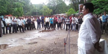 ವಿಐಎಸ್ಎಲ್ ಕಾರ್ಖಾನೆ ಸಾರ್ವಜನಿಕ ಉದ್ದಿಮೆಯಲ್ಲಿ ಉಳಿಸಲು ಪ್ರಯತ್ನಿಸಲಿ: ಸಂಗಮೇಶ್ವರ್