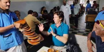 ಬೆಂಗಳೂರು ವಿದ್ಯಾರ್ಥಿ ಭವನ್ ದೋಸೆ ಸವಿದ ಆಸ್ಟ್ರೇಲಿಯನ್ ಕ್ರಿಕೆಟರ್ ಬ್ರಾಡ್ ಹಾಗ್