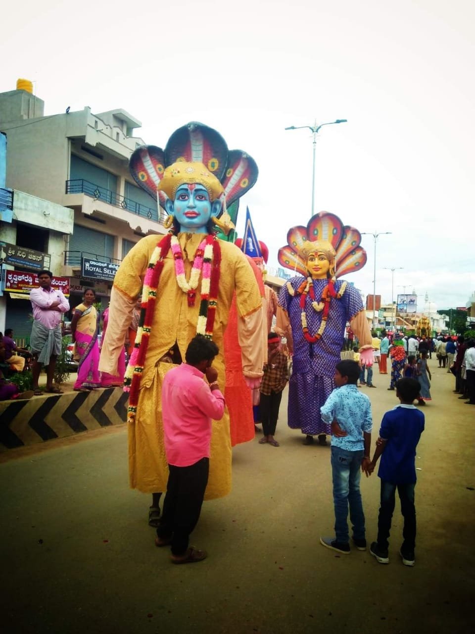 ಗೌರಿಬಿದನೂರು: ಶ್ರೀ ಶನೈಶ್ಚರ ದೇವರ ಅದ್ದೂರಿ ಬ್ರಹ್ಮರಥೋತ್ಸವ » kalpa.news