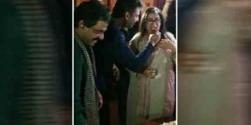 ರಾತ್ರಿ ಕೇಕ್ ಕತ್ತರಿಸಿ ಹುಟ್ಟುಹಬ್ಬ ಆಚರಿಸಿದ ಸಂಸದೆ ಸುಮಲತಾ