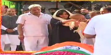 ಪಂಚಭೂತಗಳಲ್ಲಿ ಲೀನರಾದ ಸುಷ್ಮಾ ಸ್ವರಾಜ್: ಭಾವುಕರಾಗಿ ಕಣ್ಣೀರು ಹಾಕಿದ ಪ್ರಧಾನಿ ಮೋದಿ