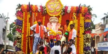 ಭದ್ರಾವತಿ ಹಿಂದೂ ಮಹಾಸಭಾ ಗಣಪತಿ ಮೆರವಣಿಗೆ ಶಾಂತಿಯುತ: ಹಿಂದೂ ನಾವೆಲ್ಲ ಒಂದು-ಕೇಸರಿ ಅಬ್ಬರ