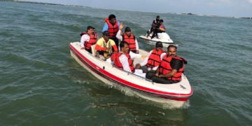 ಮೈಸೂರು: ಕೆಆರ್’ಎಸ್ ಹಿನ್ನೀರಿನಲ್ಲಿ ಬೋಟಿಂಗ್ ಮಾಡಿ ಸಂಭ್ರಮಿಸಿದ ಸಚಿವ ಈಶ್ವರಪ್ಪ