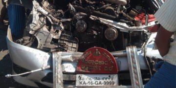 ಚಿತ್ರದುರ್ಗ ಜಿಲ್ಲಾಧಿಕಾರಿ ಕಾರಿಗೆ ಬಸ್ ಡಿಕ್ಕಿ: ತಪ್ಪಿದ ಭಾರೀ ಅನಾಹುತ