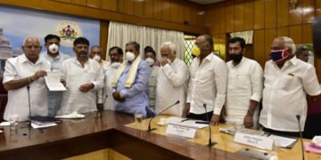 ಹಣಕಾಸು ಪರಿಸ್ಥಿತಿ ಚೆನ್ನಾಗಿಲ್ಲ, ಕೈಕಟ್ಟಿ ಕೂರುವಂತಿಲ್ಲ: ಕಾರ್ಮಿಕರಿಗಾಗಿ ವಿಶೇಷ ಪ್ಯಾಕೇಜ್‍ಗಾಗಿ ಸಿದ್ದರಾಮಯ್ಯ ಒತ್ತಾಯ