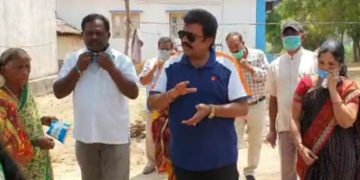 ಹಿರೇಕೆರೂರೂ ನಗರದ ಬಡವರಿಗೆ ಸಚಿವ ಬಿ.ಸಿ. ಪಾಟೀಲ್’ರಿಂದ ಉಚಿತ ಹಾಲು ವಿತರಣೆ