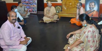 ಉಡುಪಿ ಅದಮಾರು ಮಠದಿಂದ ಪ್ರಧಾನಮಂತ್ರಿ ಕೊರೋನಾ ಪರಿಹಾರ ನಿಧಿಗೆ 55 ಲಕ್ಷ ರೂ. ದೇಣಿಗೆ