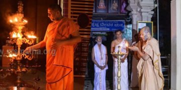 ವೀಡಿಯೋ: ಮಂತ್ರಾಲಯ, ಉಡುಪಿ ಸೇರಿದಂತೆ ಮಠ-ಮಂದಿರಗಳಲ್ಲಿ ಪ್ರಜ್ವಲಿಸಿದ ದೀಪ