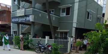 ಭದ್ರಾವತಿ ಹಳೇನಗರ ಪೊಲೀಸ್ ಠಾಣೆಗೆ ಸ್ಯಾನಿಟೈಸ್, ಸಿಬ್ಬಂದಿಗಳಿಗೆ ಕೊರೋನಾ ಪರೀಕ್ಷೆ: ಎಸ್’ಪಿ ಭೇಟಿ