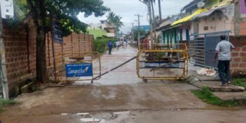 ವ್ಯಕ್ತಿಯೊಬ್ಬರಿಗೆ ಕೊರೋನಾ ಪಾಸಿಟಿವ್: ಮುಖ್ಯಮಂತ್ರಿಗಳ ಶಿಕಾರಿಪುರ ನಿವಾಸದ ರಸ್ತೆ ಸೀಲ್ ಡೌನ್