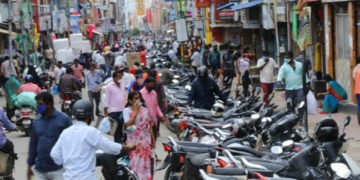 ಸೀಲ್ ಡೌನ್ ಓಪನ್: ಮಾಸ್ಕ್‌,  ಸಾಮಾಜಿಕ ಅಂತರ ಗಾಳಿಗೆ ತೂರಿದ ಜನ