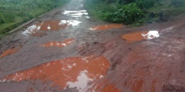 ಕೆಸರು ಗದ್ದೆಯಾಗಿದೆ ಆನಂದಪುರ ರೈಲು ನಿಲ್ದಾಣದ ರಸ್ತೆ: ಅಪಾಯಕ್ಕೂ ಮುನ್ನ ಎಚ್ಚೆತ್ತುಕೊಳ್ಳಿ