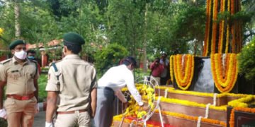 ಅರಣ್ಯ ಕರ್ತವ್ಯ ನಿರ್ವಹಣೆಯಲ್ಲಿ ಹುತಾತ್ಮರಾದವರಿಗೆ ಪುಷ್ಪ ನಮನ