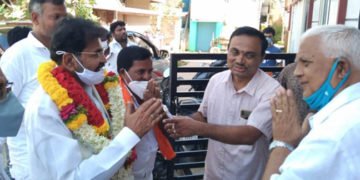 ಆರ್’ಎಸ್’ಎಸ್ ಮುಖಂಡ ಸುಬ್ಬಣ್ಣನವರ ನಿವಾಸಕ್ಕೆ ಎಸ್’ಸಿ ಮೋರ್ಚಾ ರಾಜ್ಯಾಧ್ಯಕ್ಷ  ನಾರಾಯಣ ಸ್ವಾಮಿ ಭೇಟಿ