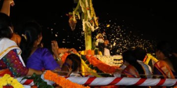ಶಿವಮೊಗ್ಗ ದಸರಾಗೆ ತೆರೆ: ಒಂದೇ ಬಾರಿಗೆ ಬನ್ನಿ ತುಂಡಾಗಲಿಲ್ಲ, ರಾವಣ ಪೂರ್ತಿ ಉರಿಯಲಿಲ್ಲ