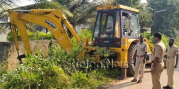 ಸಾರ್ವಜನಿಕರ ಹಿತಕ್ಕಾಗಿ ಇಡಿಯ ಪ್ರದೇಶ ಸ್ವಚ್ಛಗೊಳಿಸಿದ ಭದ್ರಾವತಿ ಅಗ್ನಿಶಾಮಕ ಸಿಬ್ಬಂದಿಗಳು