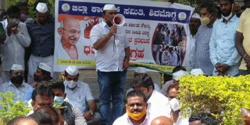 ಕೇಂದ್ರ, ಉತ್ತರ ಪ್ರದೇಶ ಸರ್ಕಾರದ ವಿರುದ್ದ ಜಿಲ್ಲಾ ಕಾಂಗ್ರೆಸ್ ಗಾಂಧಿ ಪಾರ್ಕ್’ನಲ್ಲಿ ಪ್ರತಿಭಟನೆ