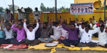 ಅಸಹಾಯಕ ಮಹಿಳೆಗೆ ಮನೆಗಾಗಿ ದಲಿತ ಸಂಘರ್ಷ ಸಮಿತಿ ಪ್ರತಿಭಟನೆ