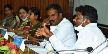 ಬಡವರ ಬಳಿ ಸುಲಿಗೆ ಮಾಡಬೇಡಿ: ಆಸ್ಪತ್ರೆಗಳಿಗೆ ಚಿತ್ರದುರ್ಗ ಜಿಪಂ ಅಧ್ಯಕ್ಷರ ತಾಕೀತು