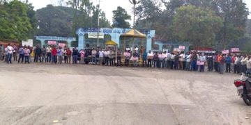 ಖಾಸಗೀಕರಣ ಬೇಡ, ನಿವೃತ್ತ ಕಾರ್ಮಿಕರಿಗೆ ಮನೆ ಮುಂದುವರೆಸಿ: ವಿಐಎಸ್’ಎಲ್ ಮುಂದೆ ಬೃಹತ್ ಪ್ರತಿಭಟನೆ