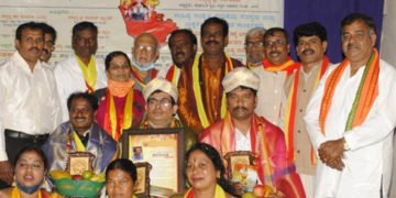 ಖ್ಯಾತ ಸಂಸ್ಕೃತಿ ಚಿಂತಕ ಡಾ. ಗುರುರಾಜ ಪೋಶೆಟ್ಟಿಹಳ್ಳಿರವರಿಗೆ ಅಧ್ಯಾತ್ಮ ಪ್ರಭೂಷಣ ಪ್ರಶಸ್ತಿ ಪ್ರದಾನ