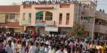 ಗೆದ್ದವರಿಗೆ ಹೂಹಾರ, ಸೋತವರು ಮನೆ ಕಡೆ: ಚಳ್ಳಕೆರೆಯಲ್ಲಿ ಮುಂದುವರೆದ ಮತ ಎಣಿಕೆ