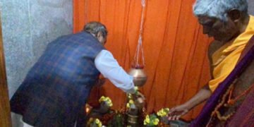 ಭದ್ರಾವತಿ ಅಷ್ಟಲಿಂಗ ದೇವರಿಗೆ ಸ್ವತಃ ಅಭಿಷೇಕ ನೆರವೇರಿಸಿದ ಸಚಿವ ಈಶ್ವರಪ್ಪ