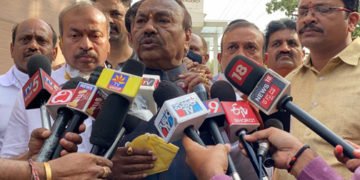 ಹಿಂದೂ ಯುವಕರನ್ನು ಮುಟ್ಟಿದರೆ ಮುಸ್ಲಿಂ ಗೂಂಡಾಗಳಿಗೆ ತಕ್ಕ ಉತ್ತರ: ಸಚಿವ ಈಶ್ವರಪ್ಪ ಎಚ್ಚರಿಕೆ