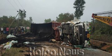 ಎರಡು ಲಾರಿಗಳ ನಡುವೆ ಭೀಕರ ಅಪಘಾತ: ಇಬ್ಬರು ಚಾಲಕರು ಸ್ಥಳದಲ್ಲೇ ಸಾವು