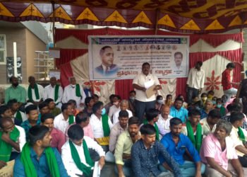 ಜಮೀನು, ಸ್ಮಶಾನ ಭೂಮಿ ಮಂಜೂರಾತಿ ಸೇರಿ ಹಲವು ಬೇಡಿಕೆ ಈಡೇರಿಸಲು ಆಗ್ರಹಿಸಿ ಧರಣಿ