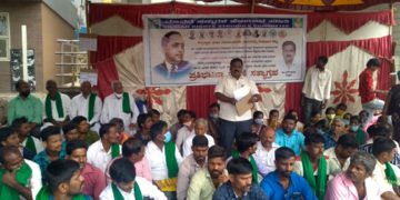 ಜಮೀನು, ಸ್ಮಶಾನ ಭೂಮಿ ಮಂಜೂರಾತಿ ಸೇರಿ ಹಲವು ಬೇಡಿಕೆ ಈಡೇರಿಸಲು ಆಗ್ರಹಿಸಿ ಧರಣಿ